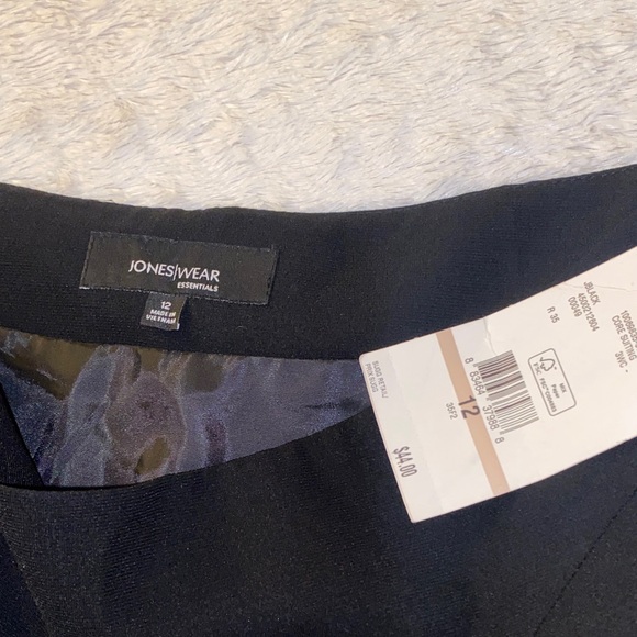 Jones Wear Classic Black Skirt- New with Tags! - Picture 2 of 5